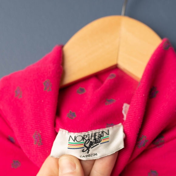 2/$20- Vintage  floral turtleneck - Picture 2 of 3